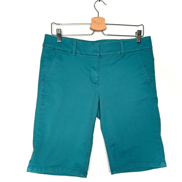Loft | Green Bermuda Roll Short Size 8P - Picture 1 of 6